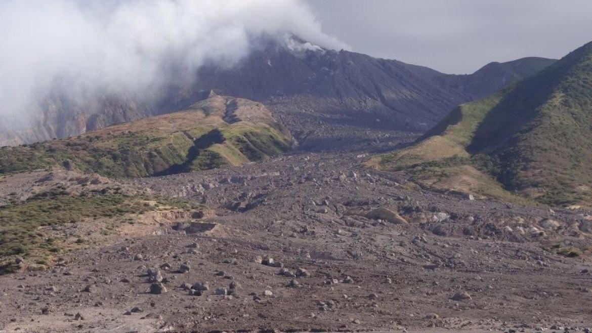 Fumée s'échappant du volcan de Montserrat Fumée s'échappant du volcan de Montserrat