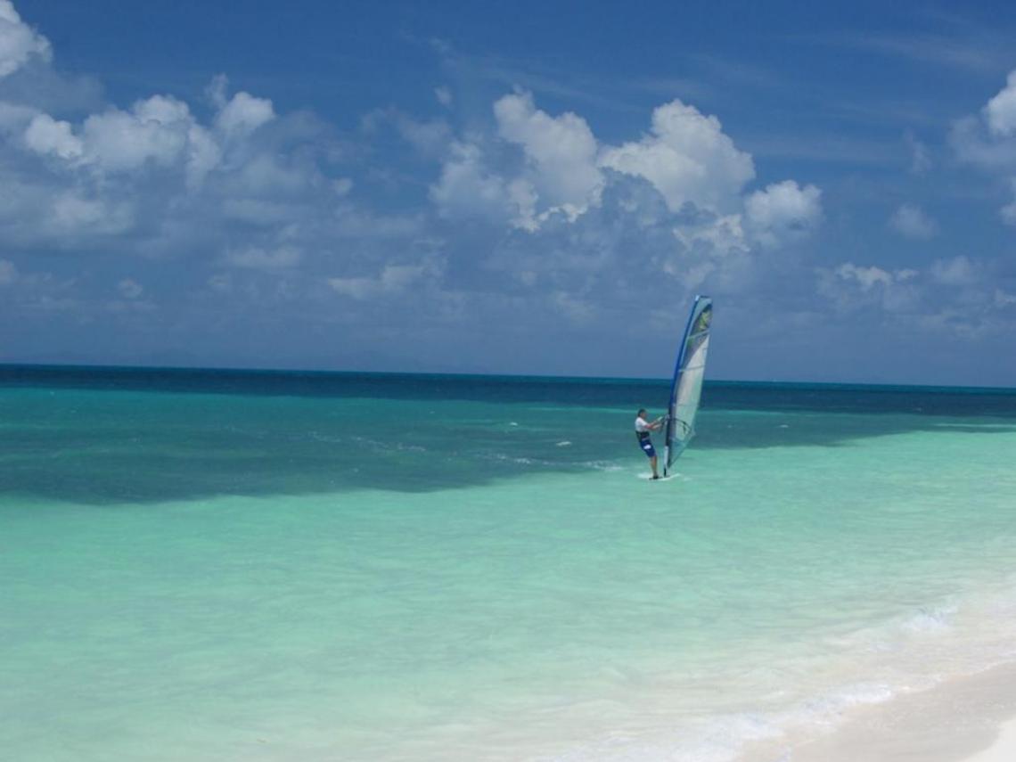 Eau translucide à Tortola 