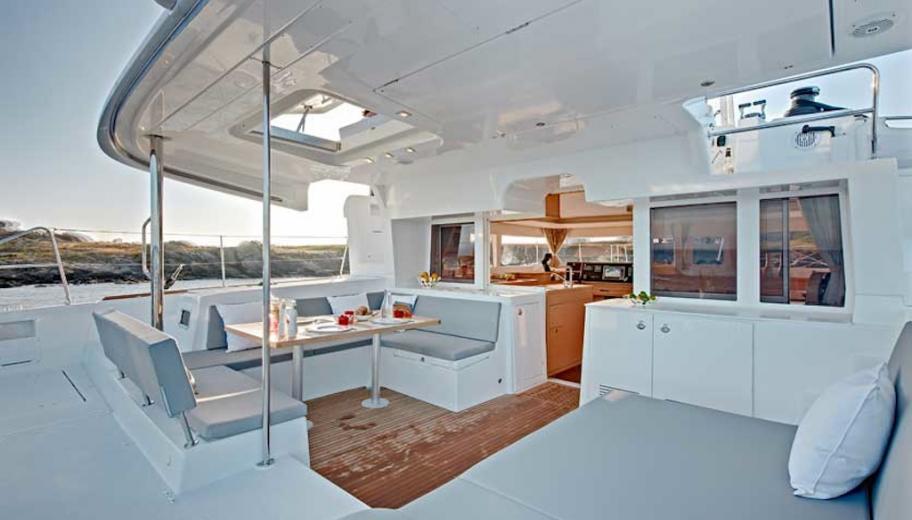 The large cockpit The large cockpit