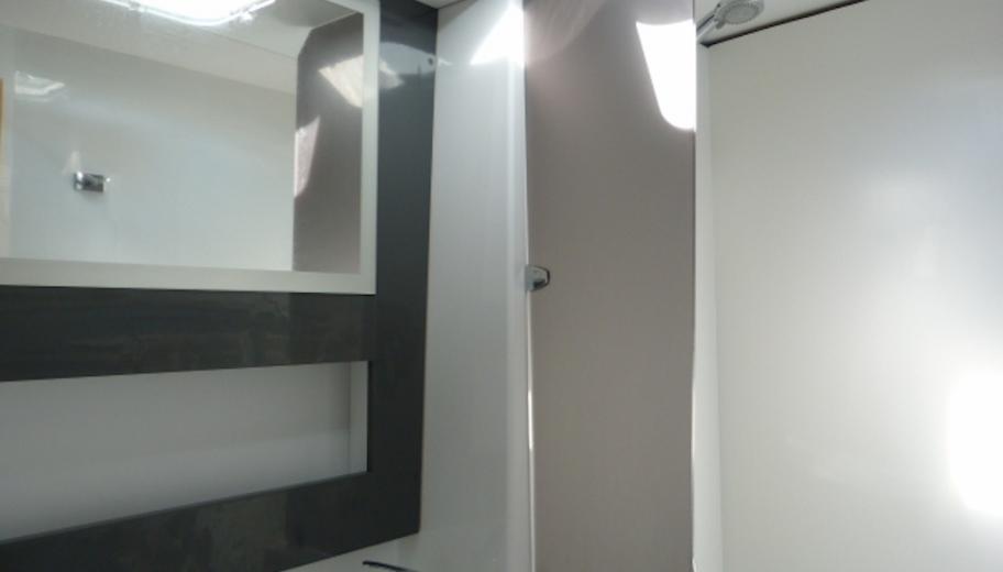 Salle d'eau de Grenade, un de nos Helia 44 Salle d'eau de Grenade, un de nos Helia 44