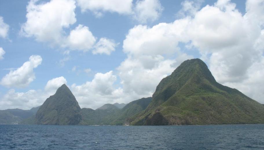 Les Deux Pitons dominant La Soufrière