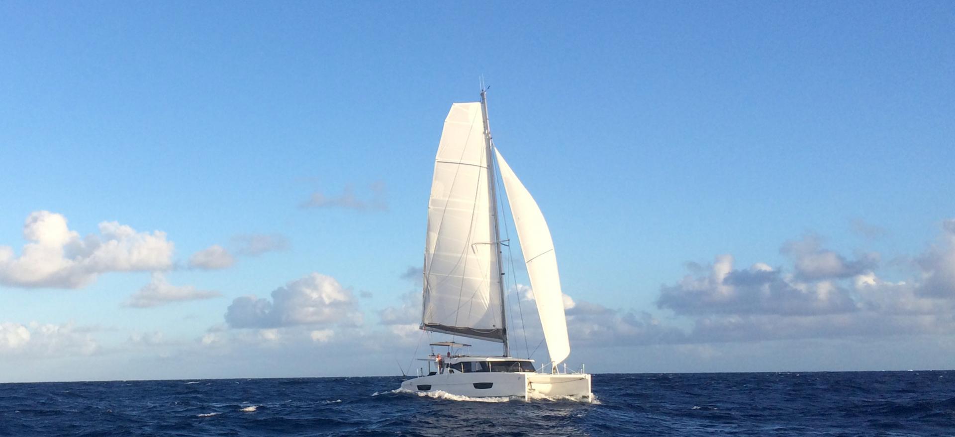Lucia 40 en navigation dans l'Océan Atlantique Lucia 40 en navigation dans l'Océan Atlantique