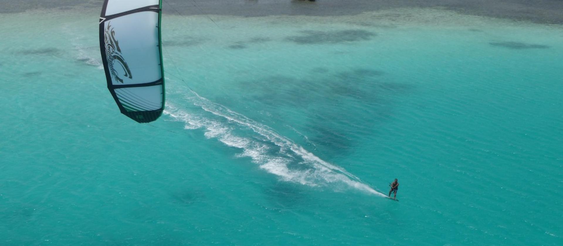 Seul en Kitesurf dans les Caraïbes Seul en Kitesurf dans les Caraïbes